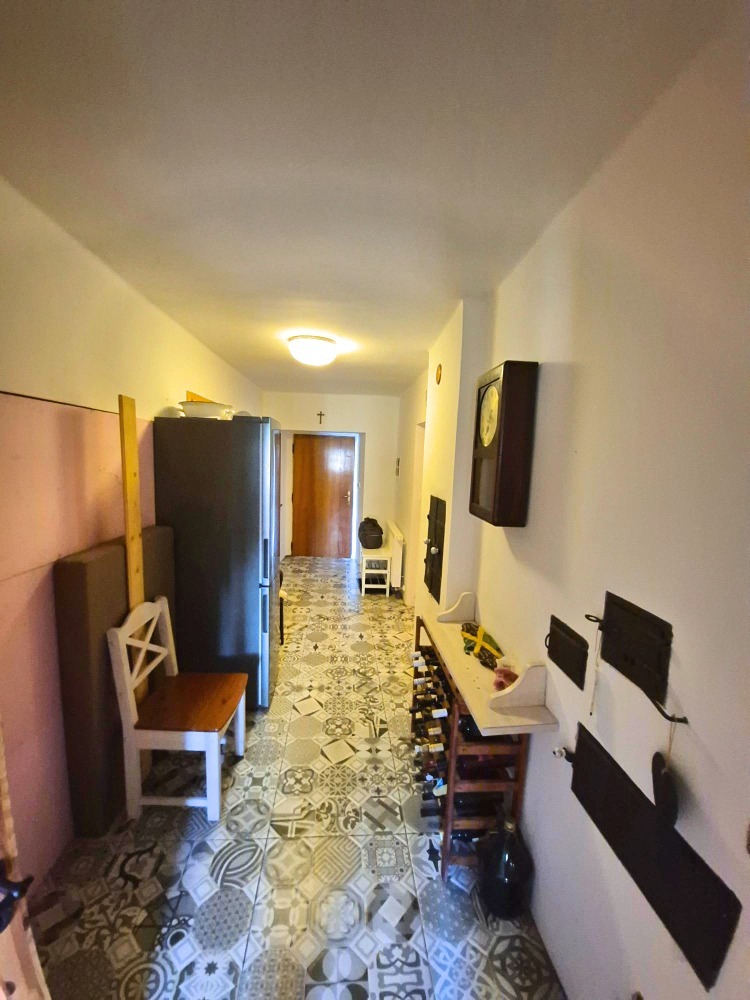 Apartmán Žíšov - chodba s designovou dlažbou